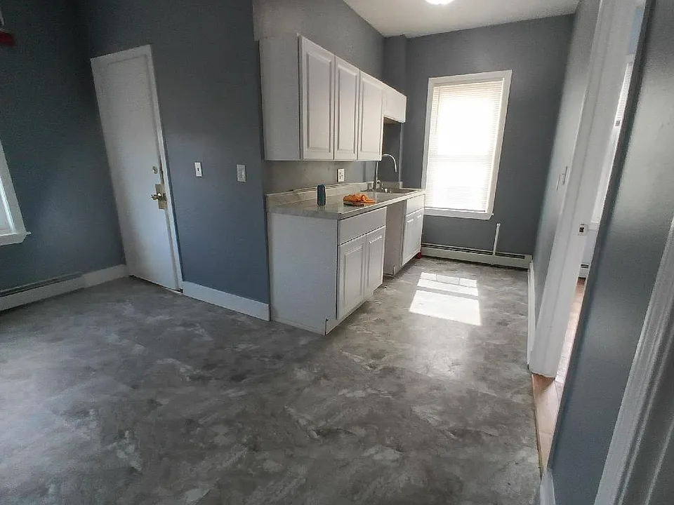 310 Hawkins St #9