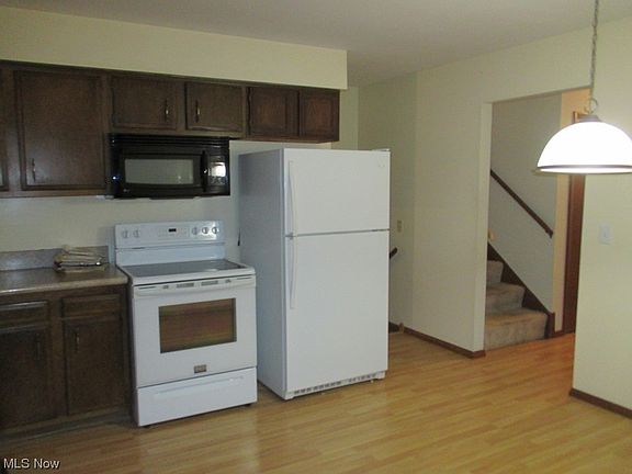 3rd image of 656 University Ave