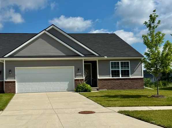 10284 Swan Lake Cir, Ypsilanti, MI 48197