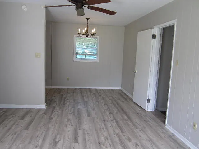 712 Newport Dr — Photo 2