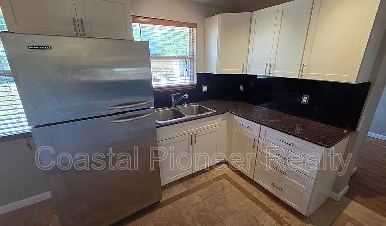 541 Roanoke St — Photo 9