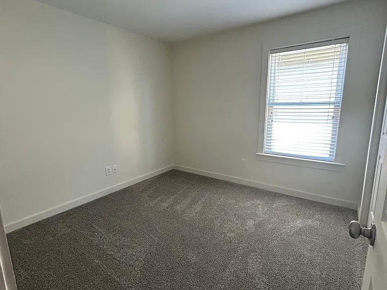 2521 Caldwell Ave S #A — Photo 8