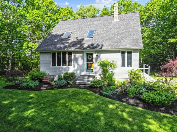 110 Quaker Lane, Vassalboro, ME 04989