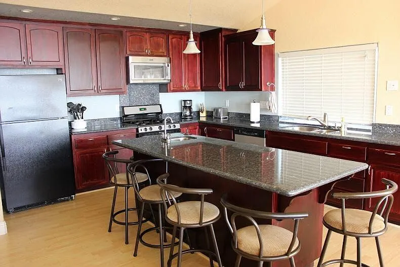 4 bed, 2500 sqft, $5,500 — Photo 4