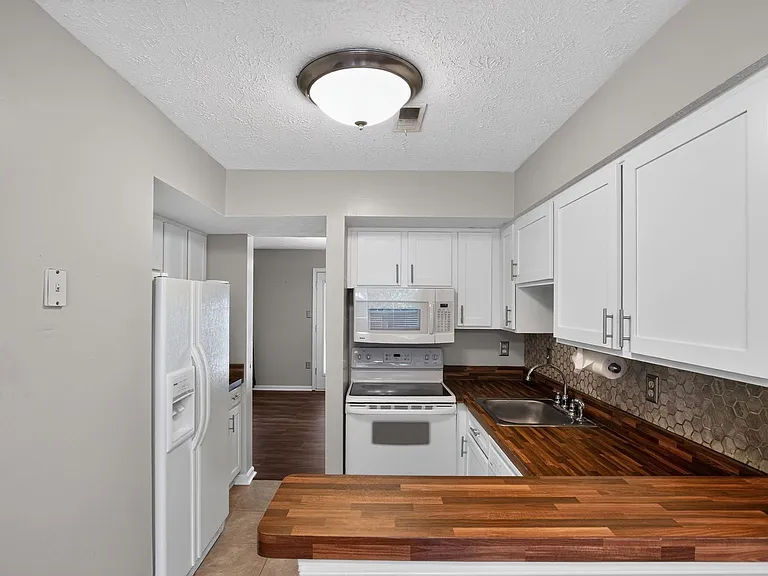 6003 Bobcat Ct — Photo 3