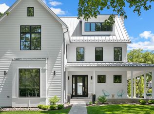 30 S Ellsworth St, Naperville, IL 60540