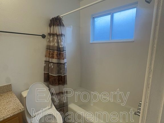 5th image of 10108 Comanche Rd NE #B