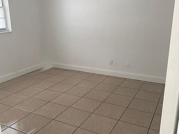 5th image of 745 Bonnie Ln