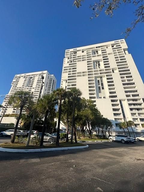 1st image of 20355 NE 34th Ct APT 2525