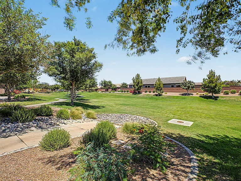 1360 W Joshua Tree Ave — Photo 46