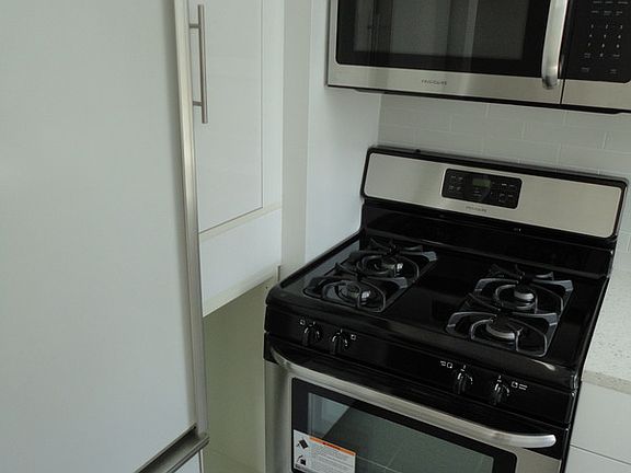 5th image of 340 W 57th St APT 15H