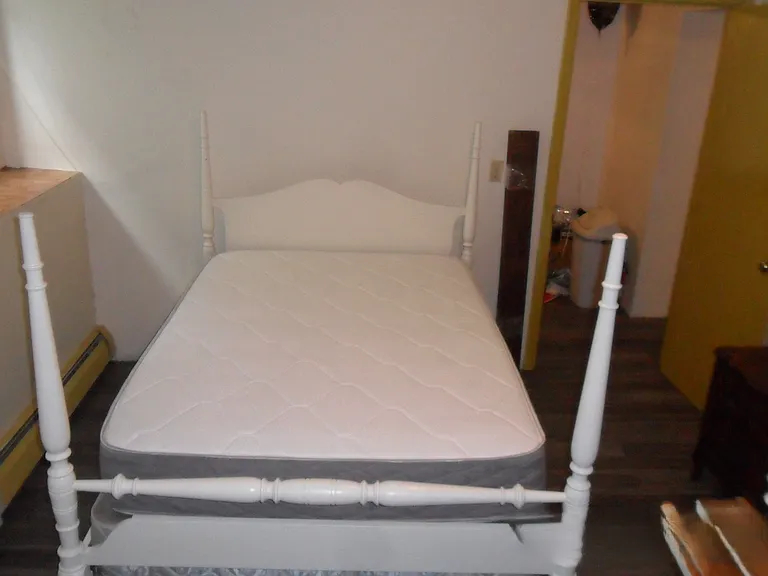 Apt 1 - BR 1 - full size bed