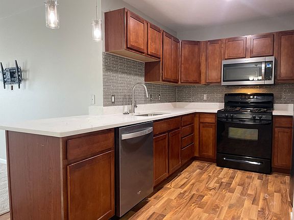 4th image of 53033 Providence Dr E