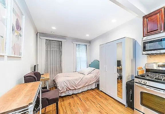 1st image of 424 E 14th St APT 1B