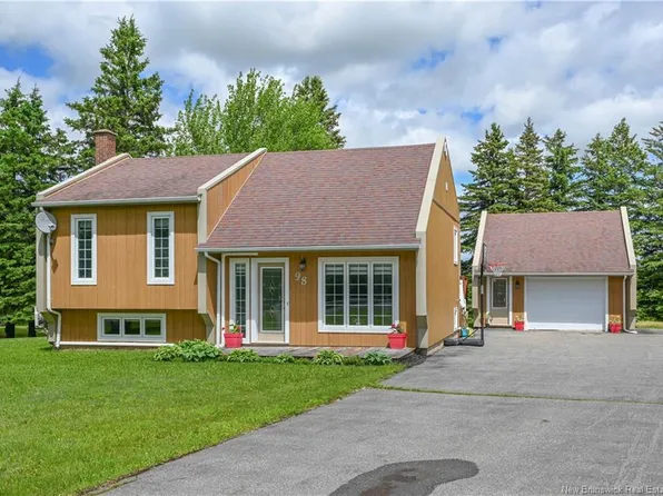 98 Delagarde St, Saint Isidore, NB E8M 1H4