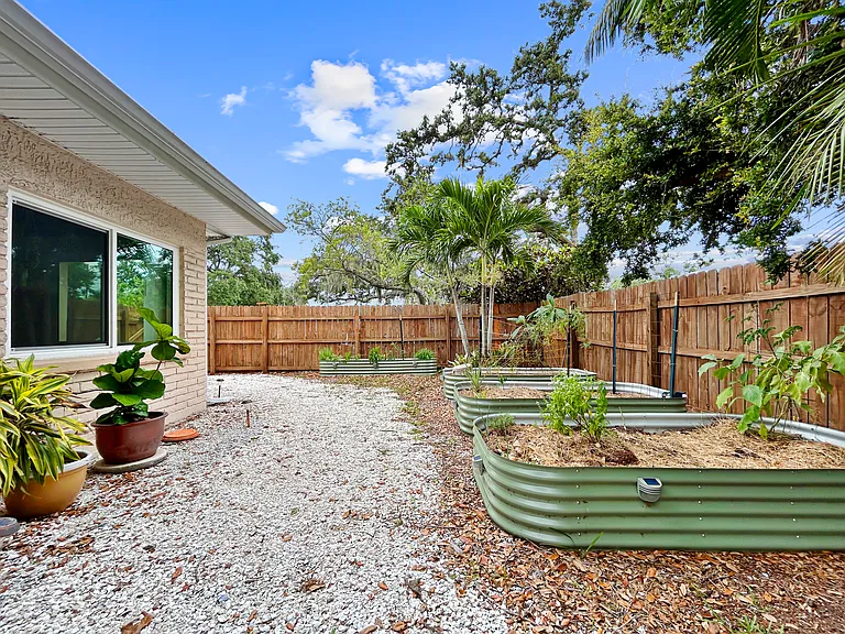 3829 Chapel Dr — Photo 33