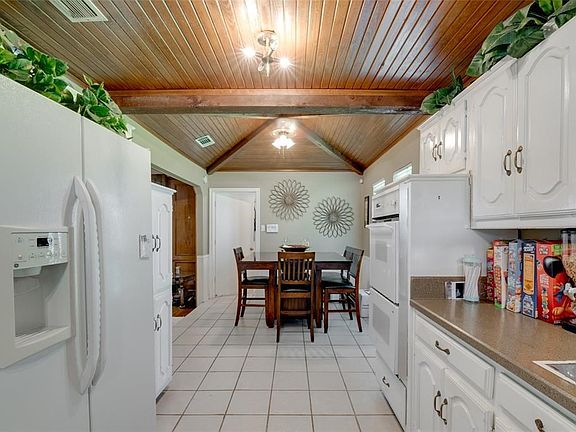 4th image of 540 Cambridge Dr