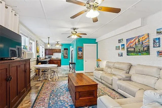 918 Dauphine St #1 — Photo 3