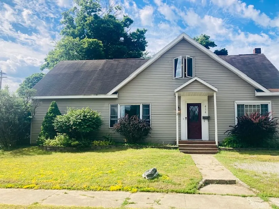 414 E Main St