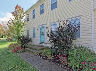 16 Falcon Chase, Rensselaer, NY 12144