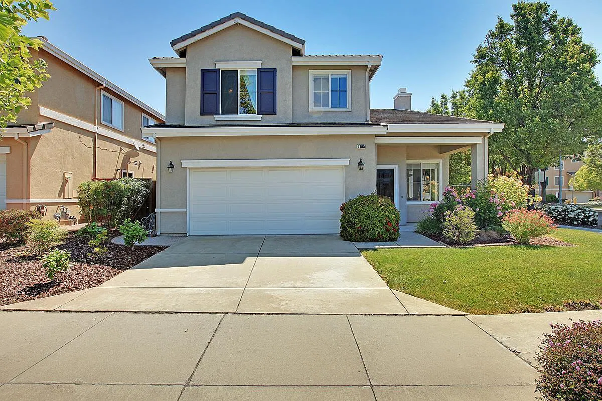 3 bed, 2.5 bath, 1975 sqft, $7,250 — Photo 1