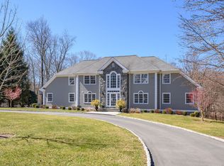 4 Dover Cir, Newtown, CT 06470