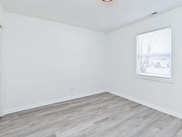 405 Old Buncombe Rd #32 — Photo 8