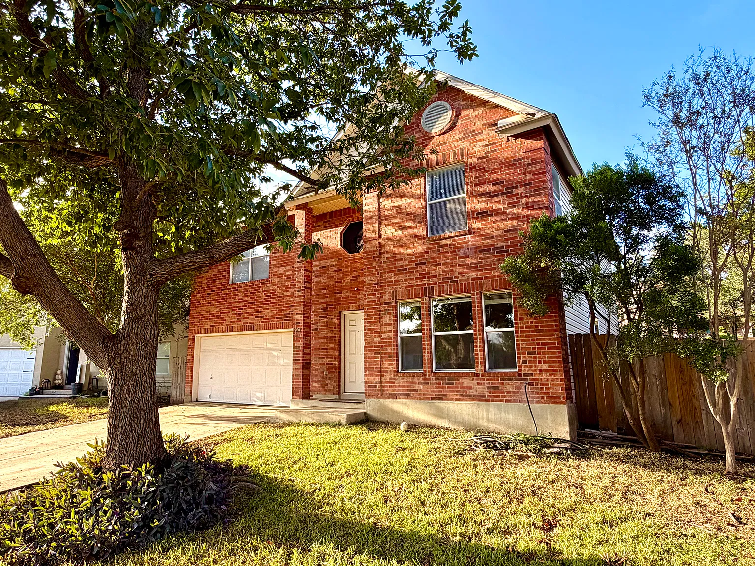4 bed, 2.5 bath, 2571 sqft, $2,015 — Photo 1