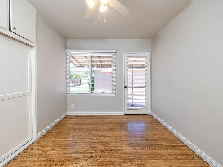 521 E Date St — Photo 20