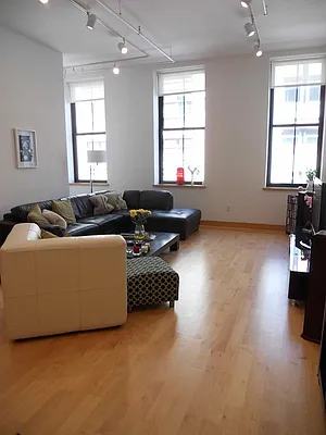 Rented by Manhattan Property Group | media 41