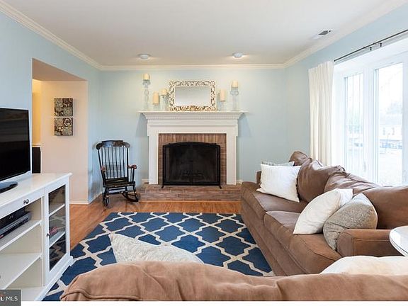 5th image of 1656 Hemlock Cir