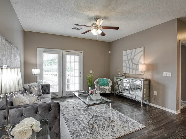 100 Huntley Apartment Dr — Photo 9