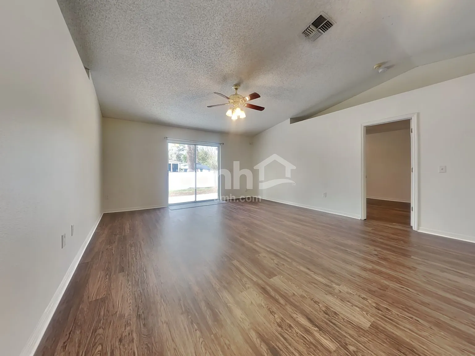3 bed, 2.0 bath, 1264 sqft, $1,810 — Photo 4