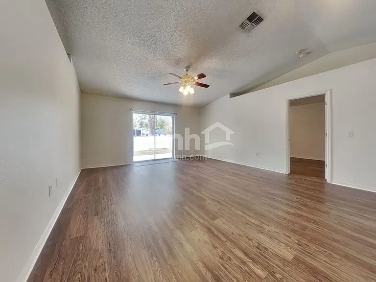 3460 Wentworth Cir W — Photo 4