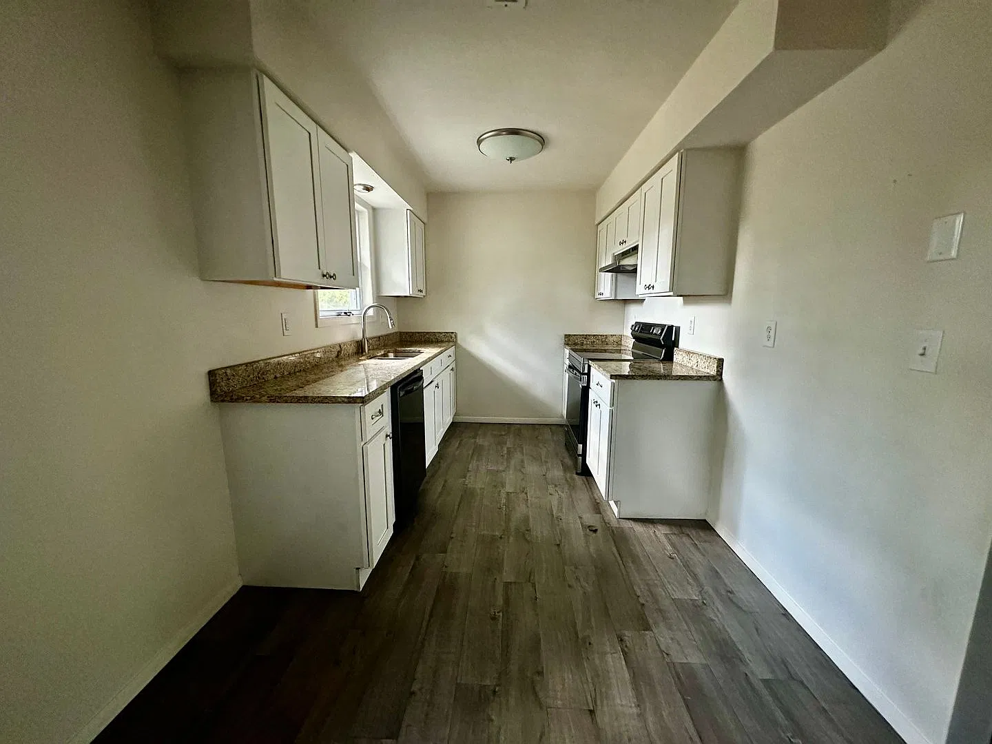 House for Rent in Marshfield — Photo 3