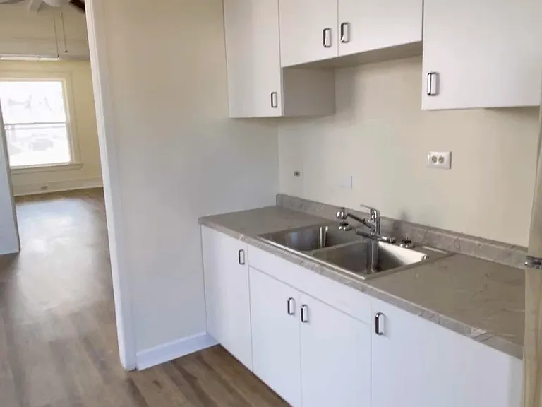 1054 W 9th St #3 — Photo 6