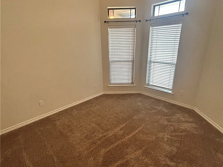 1202 Harrisonburg Ln — Photo 5