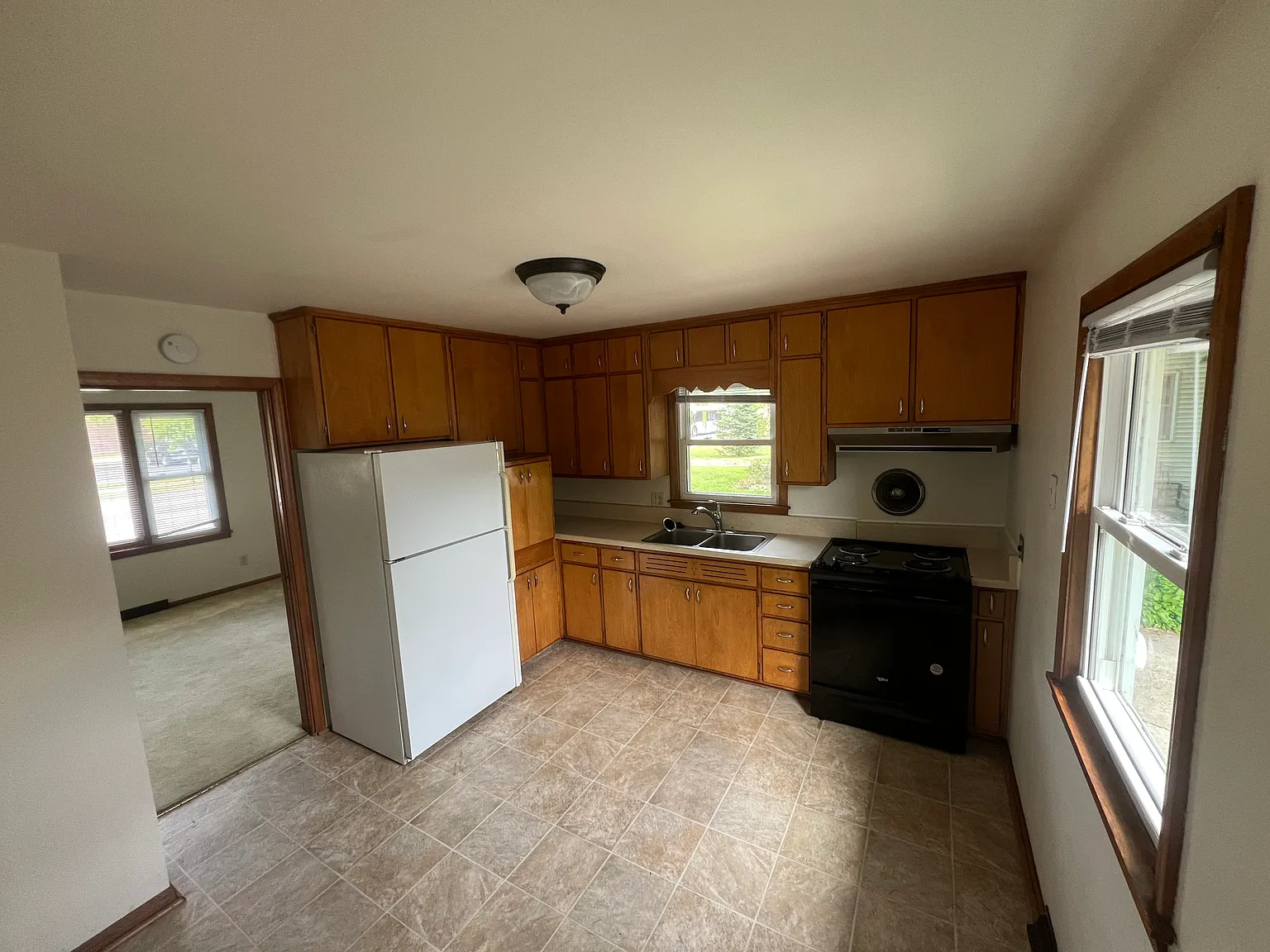 4 bed, 1.5 bath, $1,900 — Photo 1