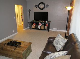 2220 Lillie Ave, Davenport, IA 52804