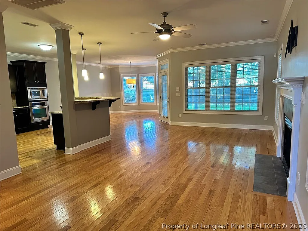 3 bed, 2.5 bath, 2283 sqft, $2,000 — Photo 3