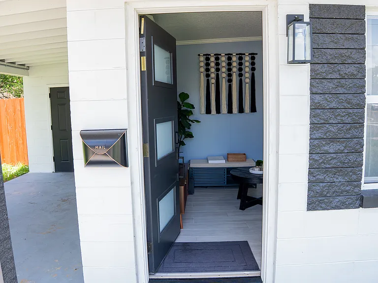 1107 E South St — Photo 1