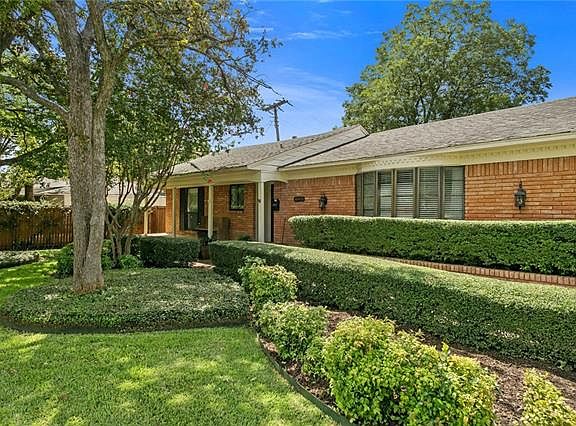 3rd image of 10815 Cromwell Dr