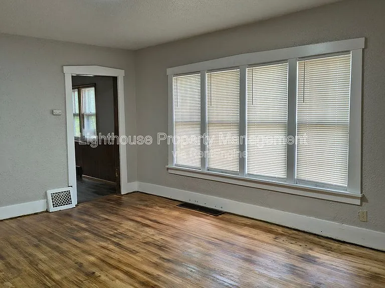3040 Temple St — Photo 17