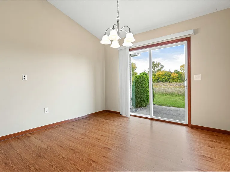 Perry Creek Townhomes - Midland, MI — Photo 6