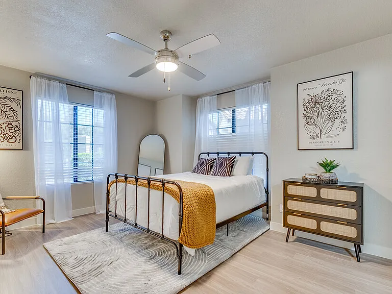 Villa Montana Apartments — Photo 53