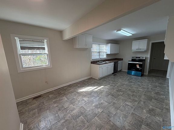 3rd image of 912 Carlisle Ave