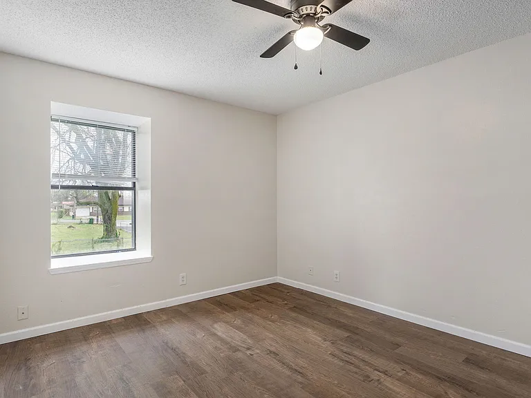1221 S Park Ave #9 — Photo 10