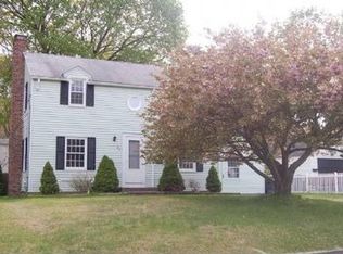 65 Delwood Rd, Warwick, RI 02889