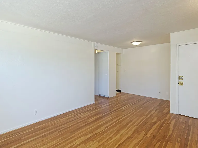 2901 Claremont Ave — Photo 9