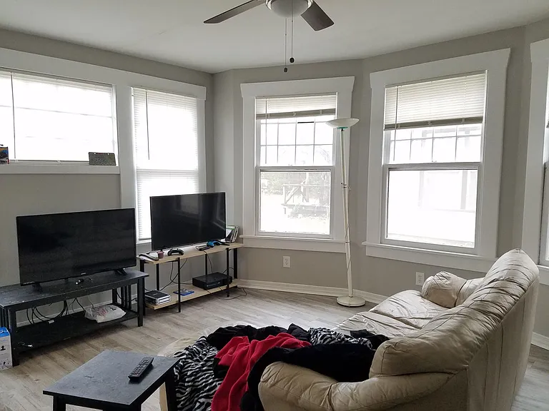 110 W Lindburg St — Photo 13